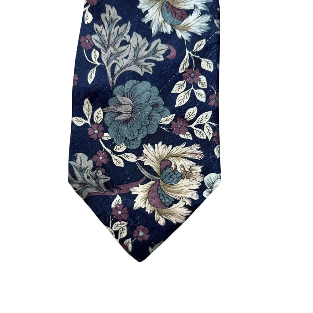 Van Heusen Mens Navy Blue Floral Silk Blend Necktie Made in USA Classic Tie